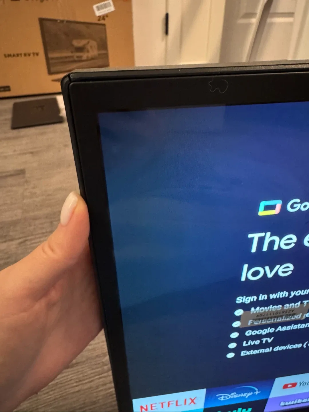 Sylvox 24" Smart RV TV - Google OS, 12 Volt image indicator(4)