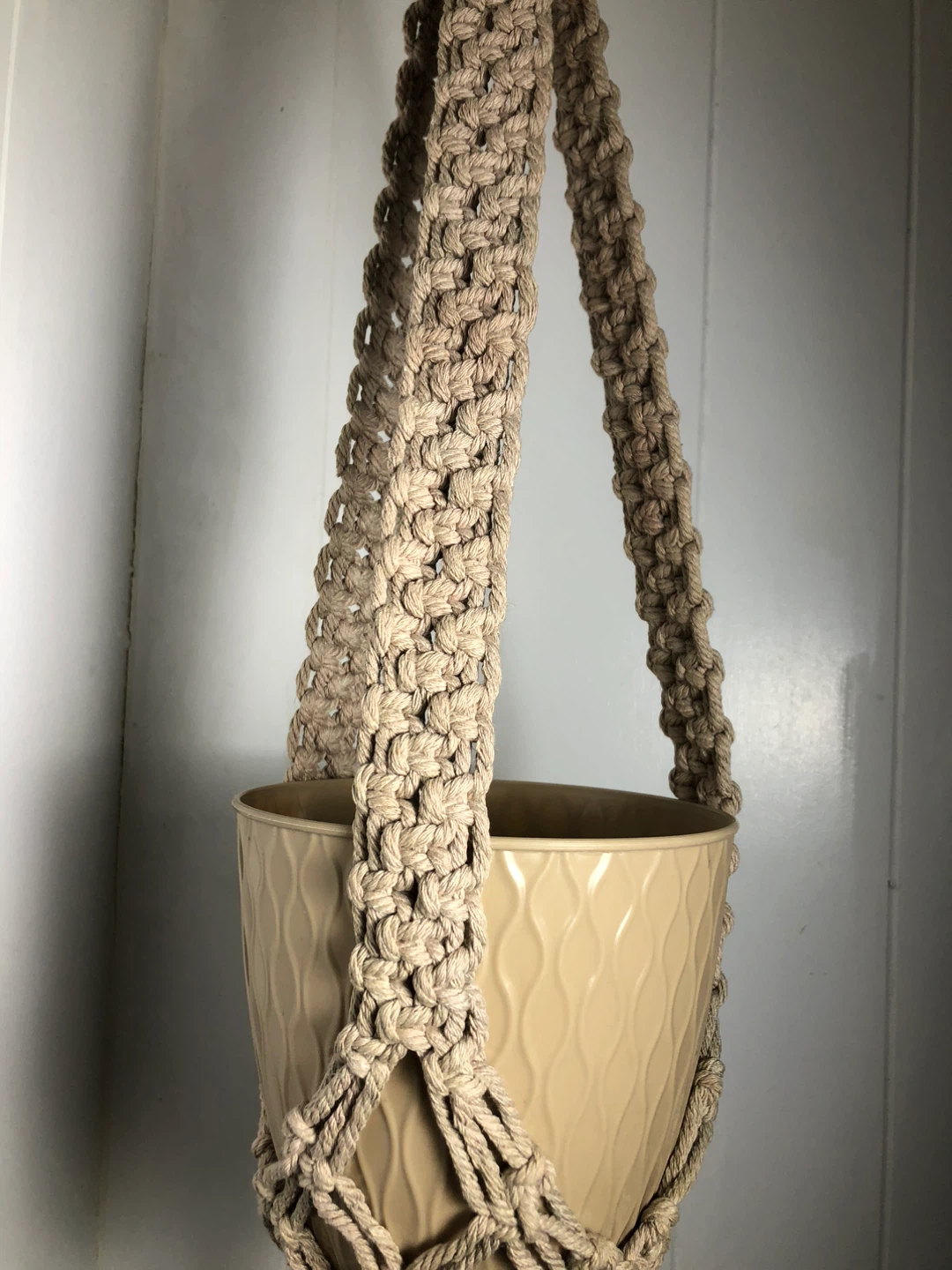 Tan Macrame Plant Hanger. NEW. - photo 3