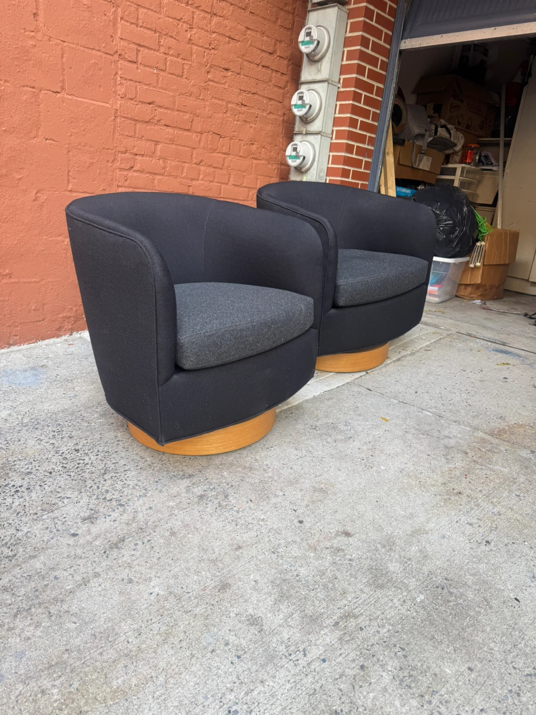 Pair of Black Swivel Chairs - photo 5