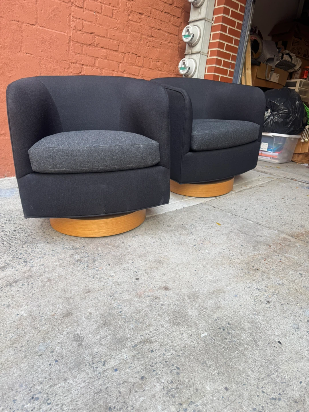 Pair of Black Swivel Chairs - photo 3