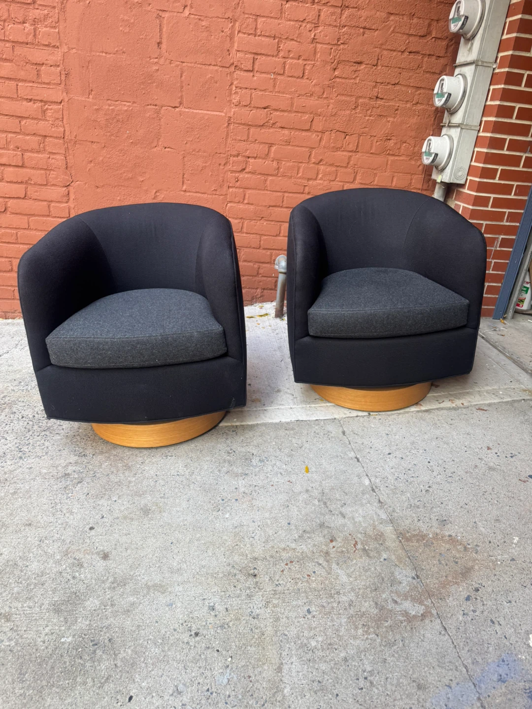 Pair of Black Swivel Chairs - photo 4
