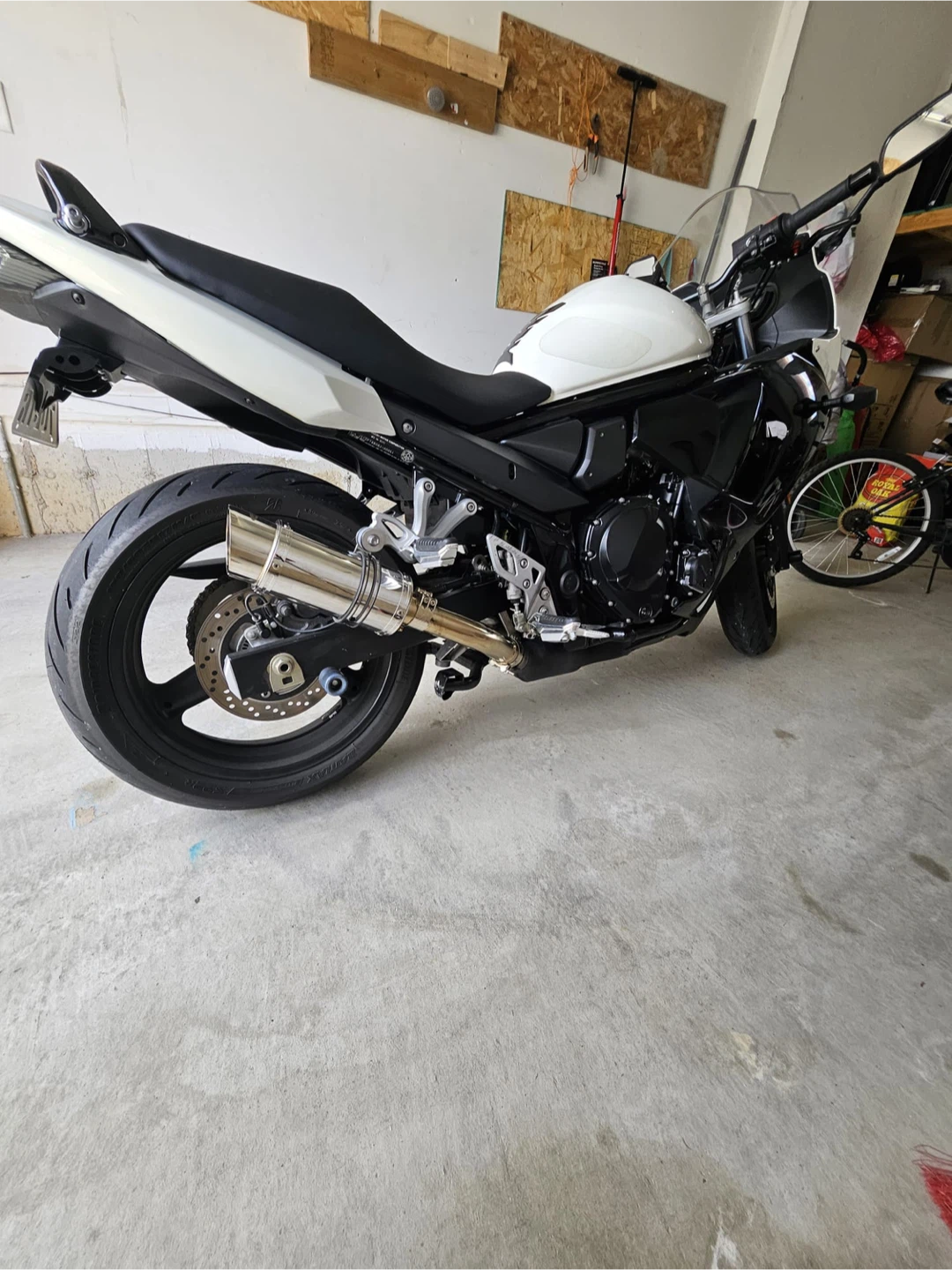 Suzuki GSX 650F Motorcycle - White & Black - photo 4