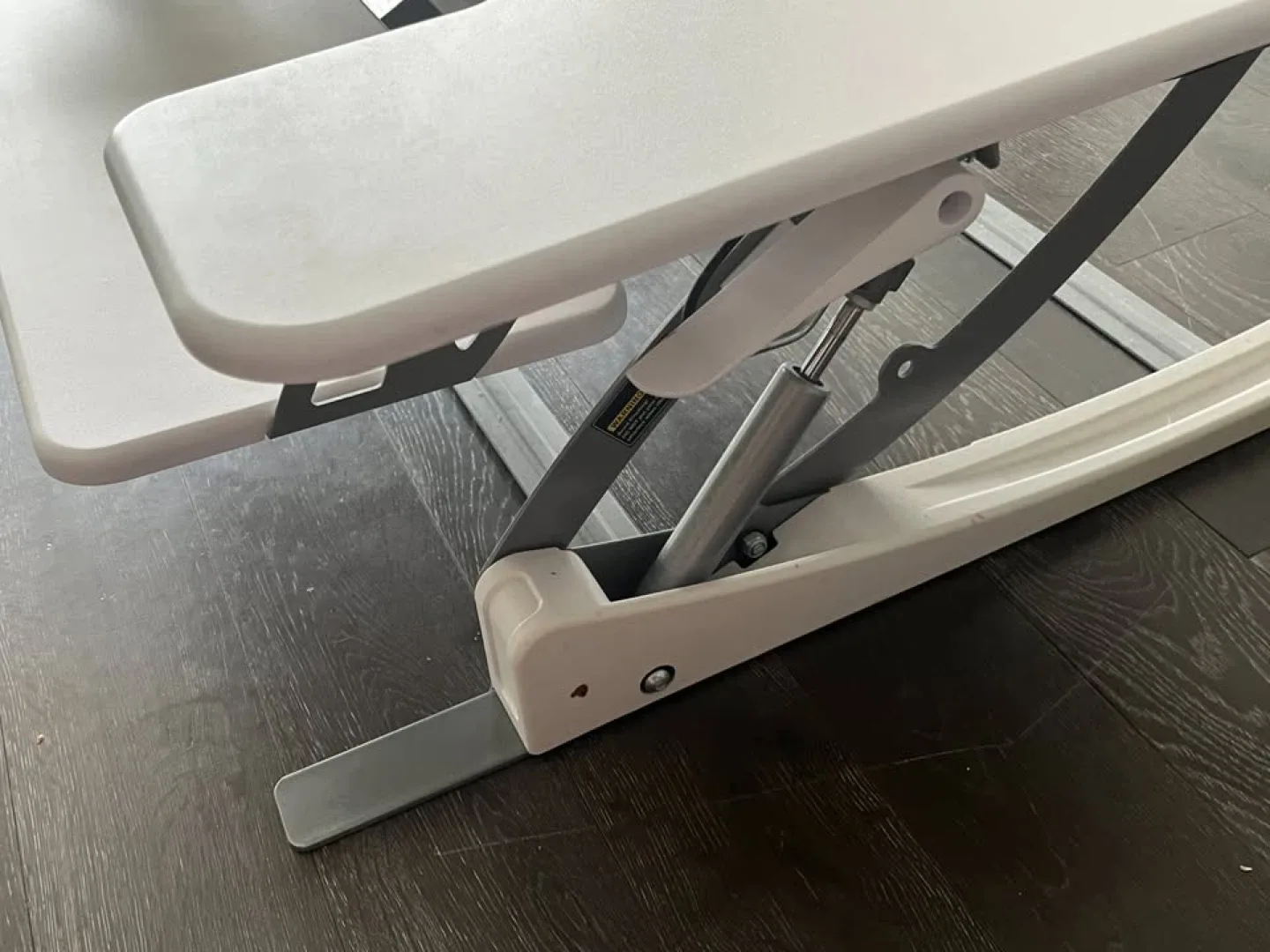 White Standing Desk Converter image indicator(3)