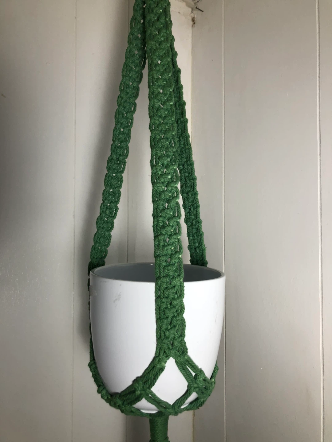 Green Macrame Plant Hanger. NEW. - photo 2