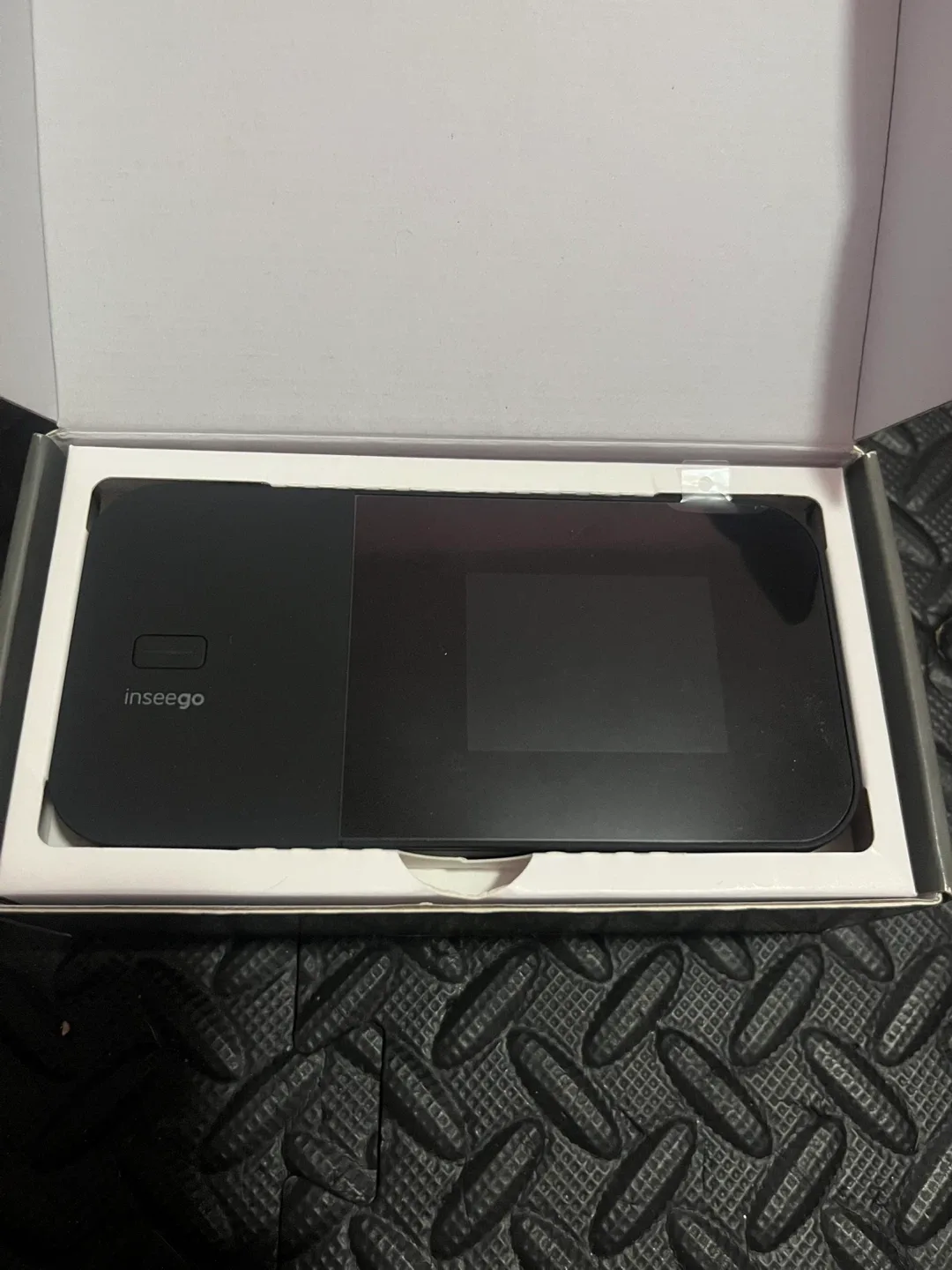 Inseego 5G MiFi M2000 Hotspot - Like New! thumbnail