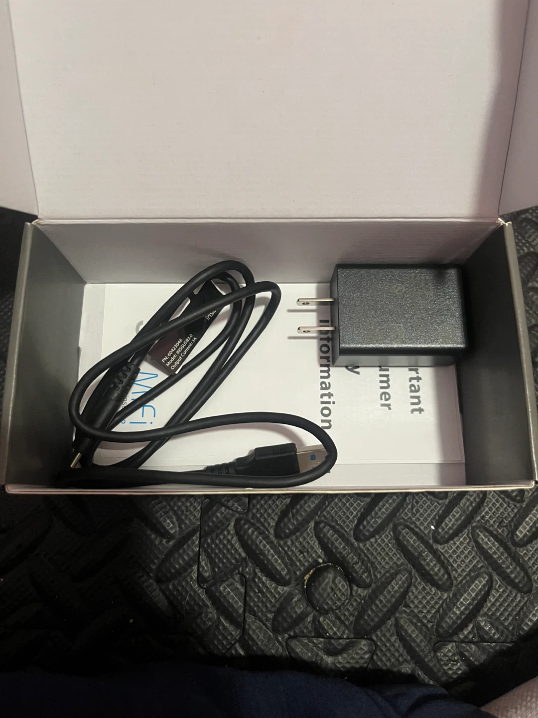 Inseego 5G MiFi M2000 Hotspot - Like New! - photo 2