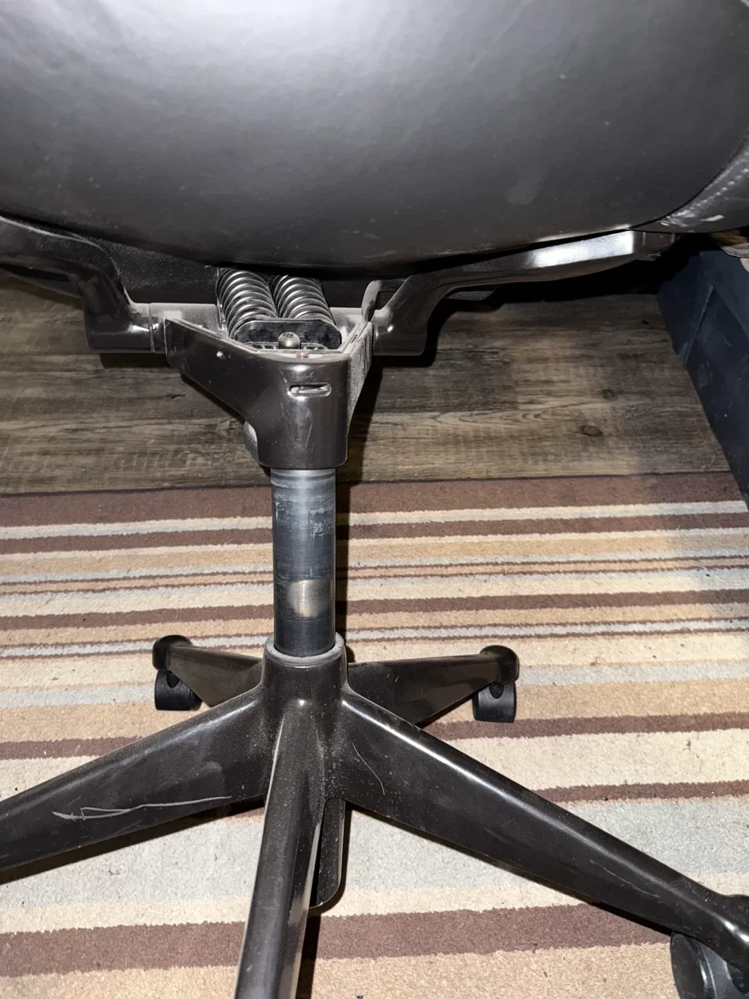 Black Leather Herman Miller Office Chair image indicator(3)