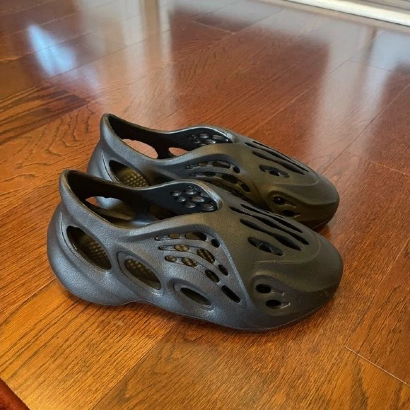 Yeezy Foam Runner Onyx Size US 10 image indicator(3)