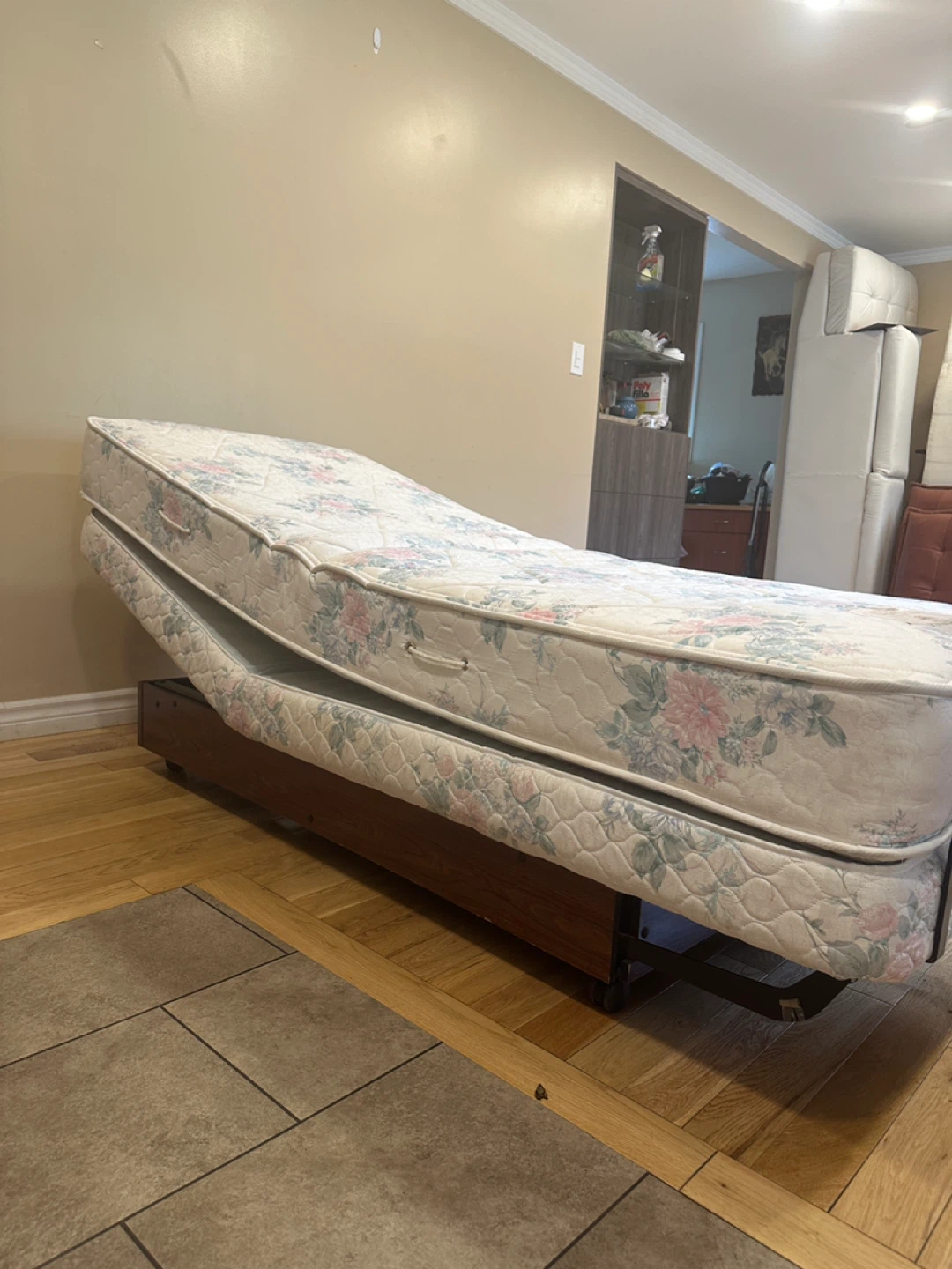 Ultramatic Motorized Adjustable Twin XL Bed Set (CAN DELIVER)