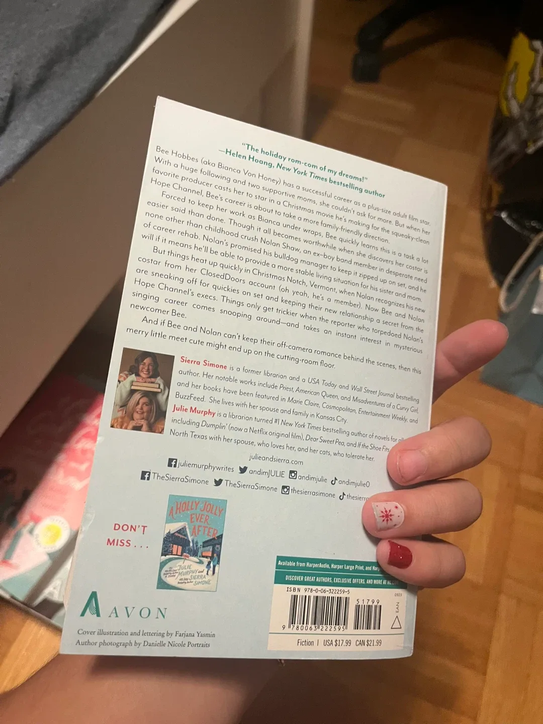 A Merry Little Meet Cute by Julie Murphy & Sierra Simone image indicator(2)