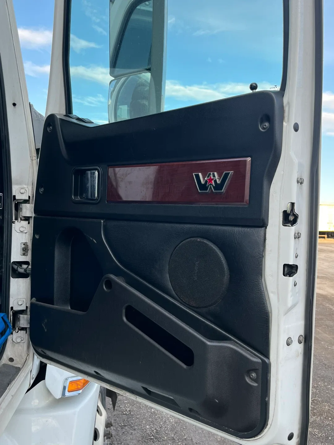 Western Star Truck Door Panel image indicator(3)