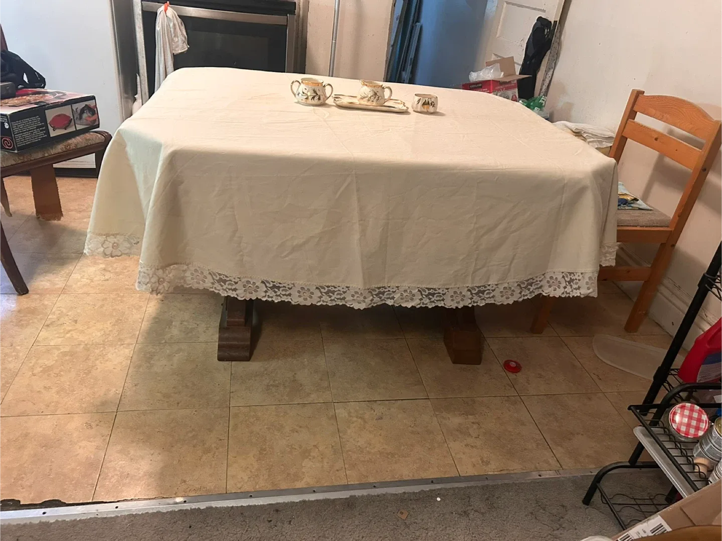 🥕 Vintage Lace Trimmed Linen Tablecloth - Cream 🥕 image indicator(2)