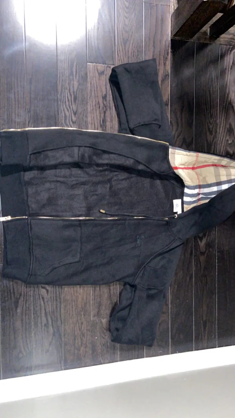 ‼️Burberry Hoodie Size S‼️ thumbnail