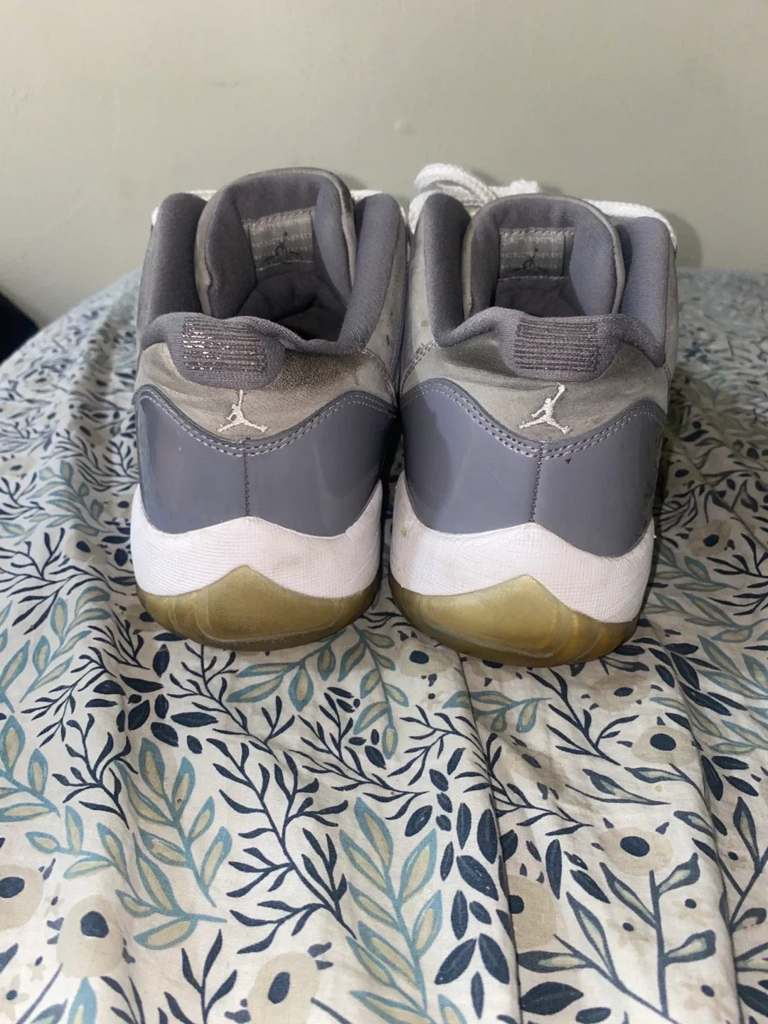 Air Jordan 11 Retro Low Cool Grey image indicator(2)