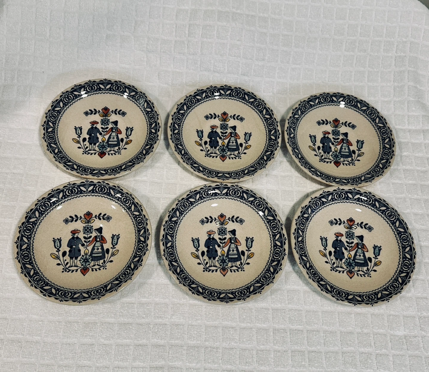 Vintage Old Granite Hearts and Flowers Ironstone Plates… - photo 3