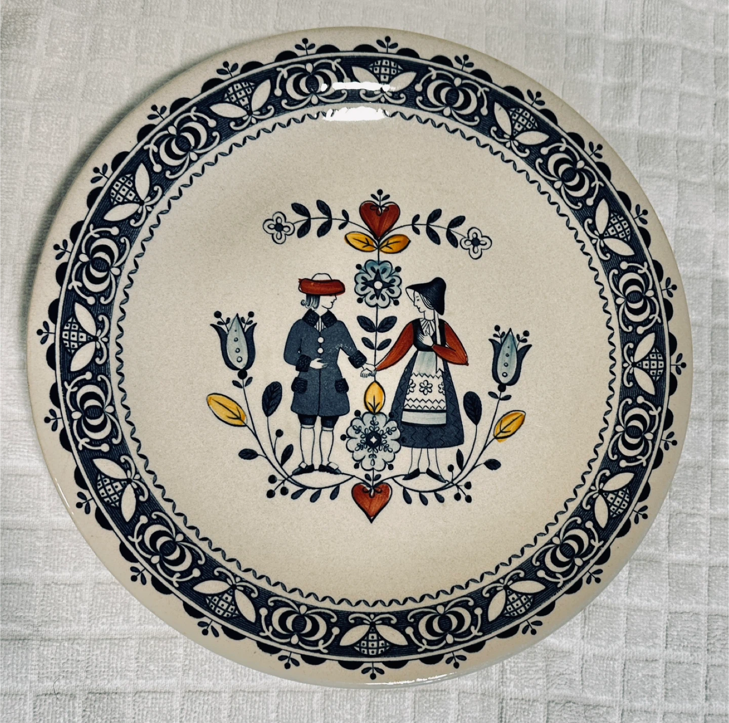 Vintage Old Granite Hearts and Flowers Ironstone Plates…
