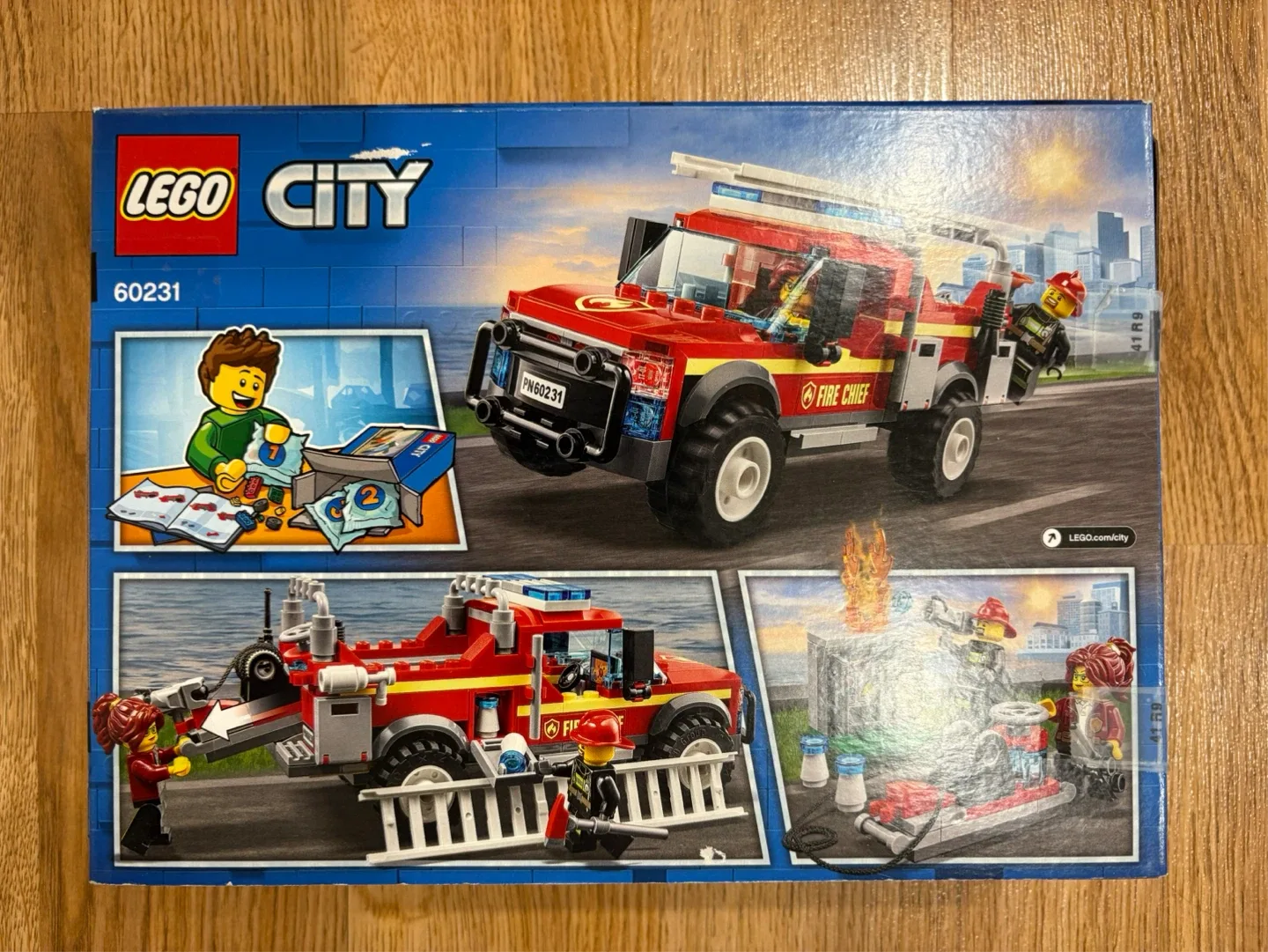 LEGO City Fire Chief Response Truck 60231 image indicator(2)