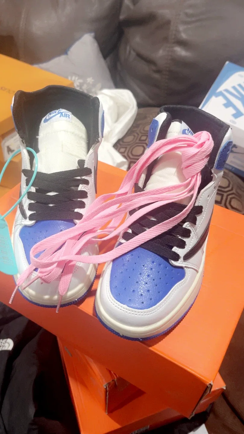 Nike Air Jordan 1 Retro High OG Hyper Royal image indicator(3)