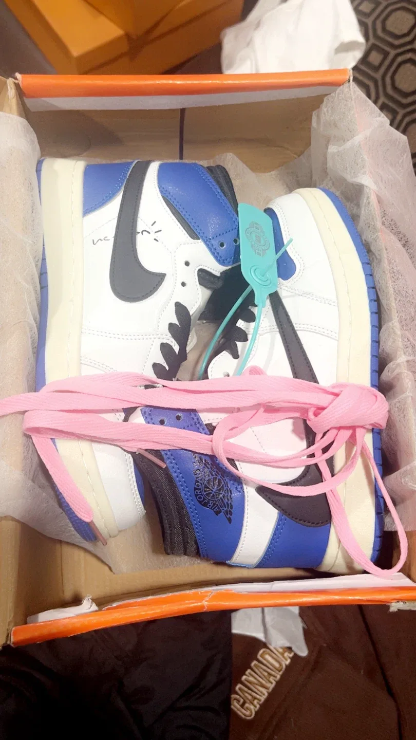 Nike Air Jordan 1 Retro High OG Hyper Royal image indicator(2)