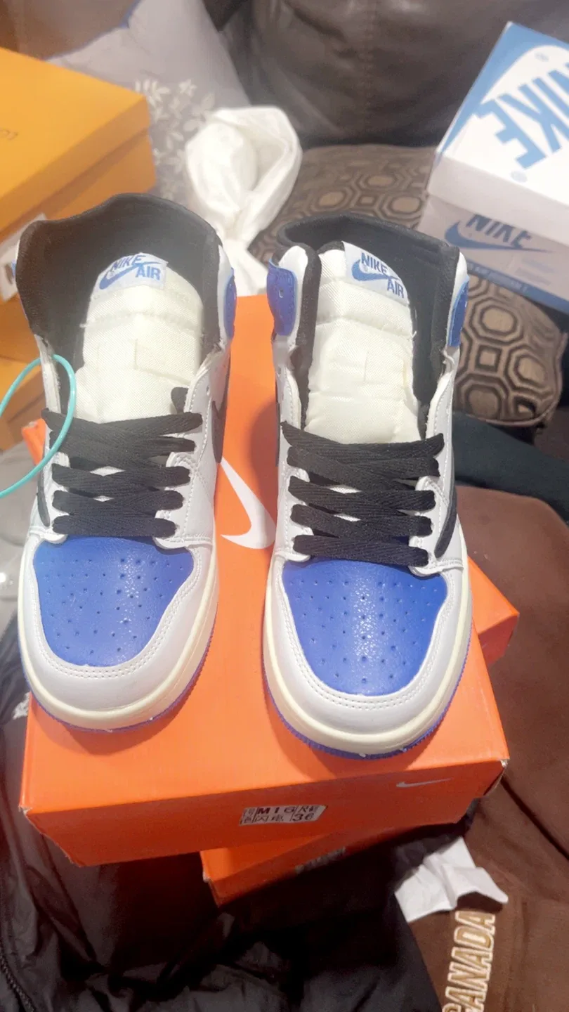 Nike Air Jordan 1 Retro High OG Hyper Royal image indicator(6)