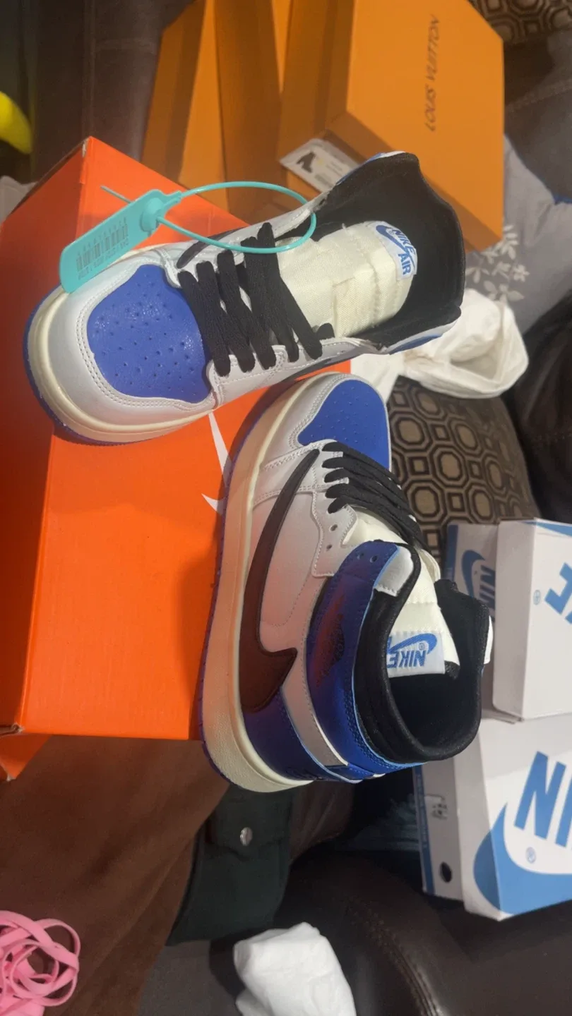 Nike Air Jordan 1 Retro High OG Hyper Royal image indicator(5)