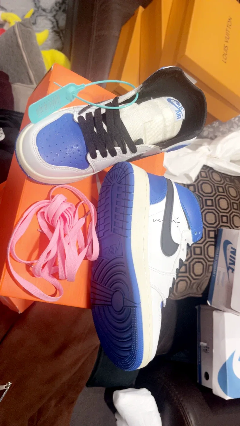 Nike Air Jordan 1 Retro High OG Hyper Royal image indicator(4)