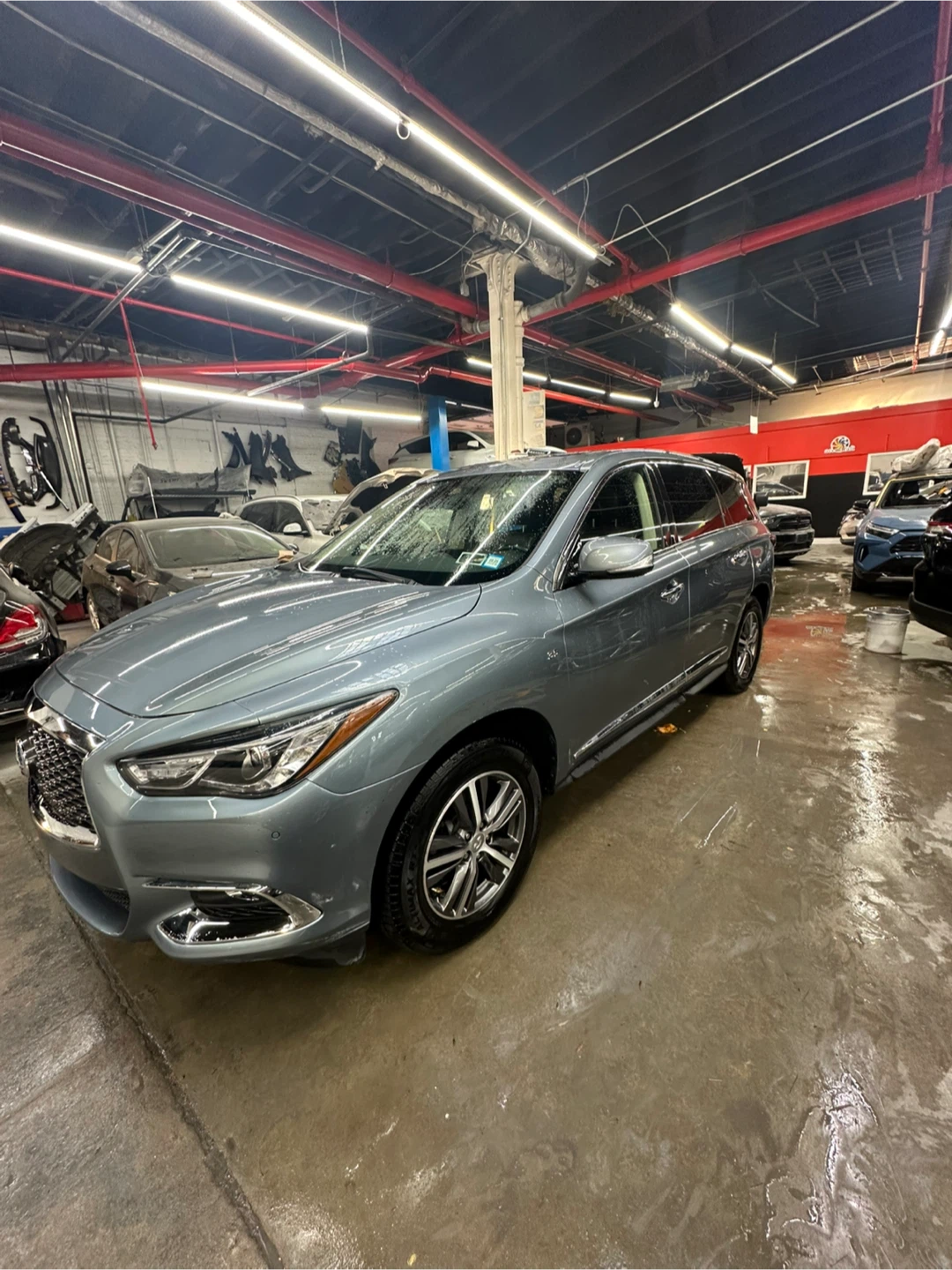 Infiniti QX60 SUV - Gray