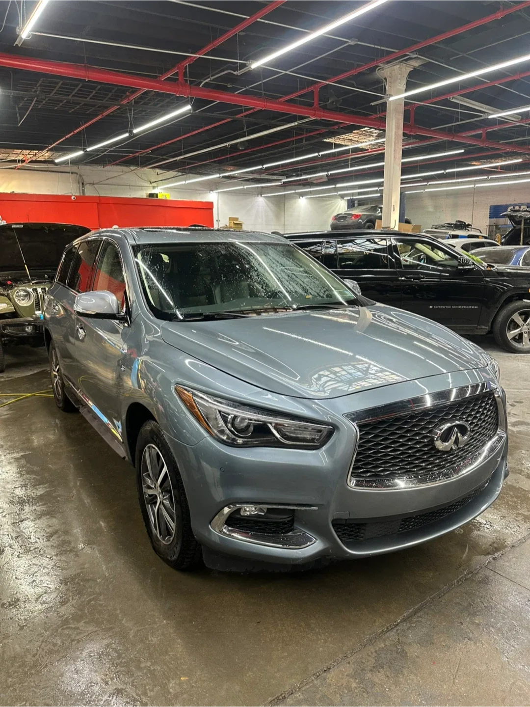 Infiniti QX60 SUV - Gray image indicator(2)