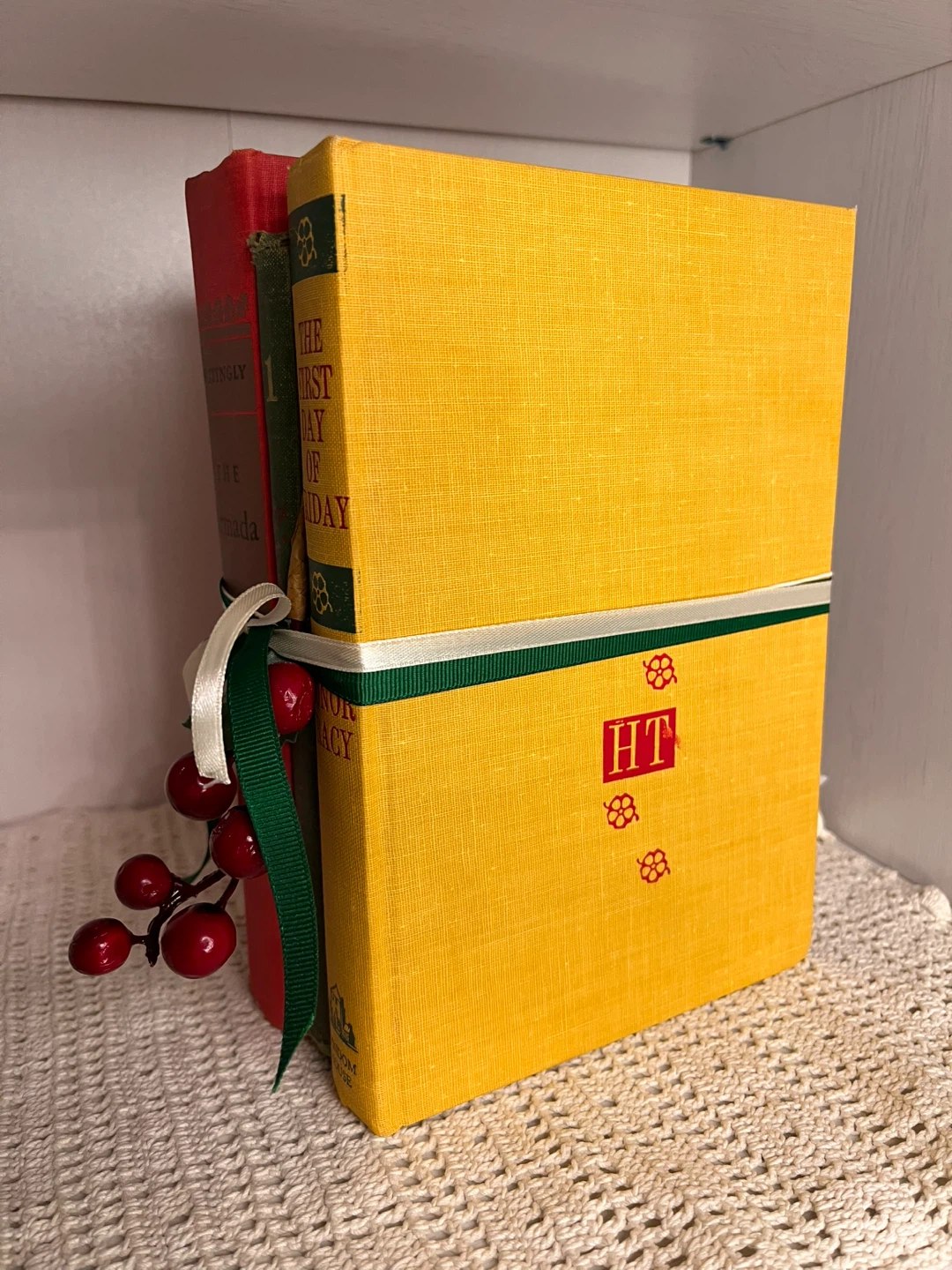 Vintage Decorative Christmas Book Set - photo 2