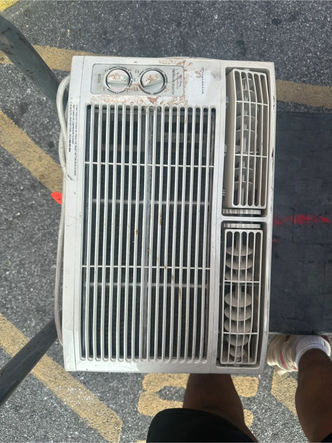Used Window Air Conditioners - LG, Frigidaire, Danby, GE image indicator(7)
