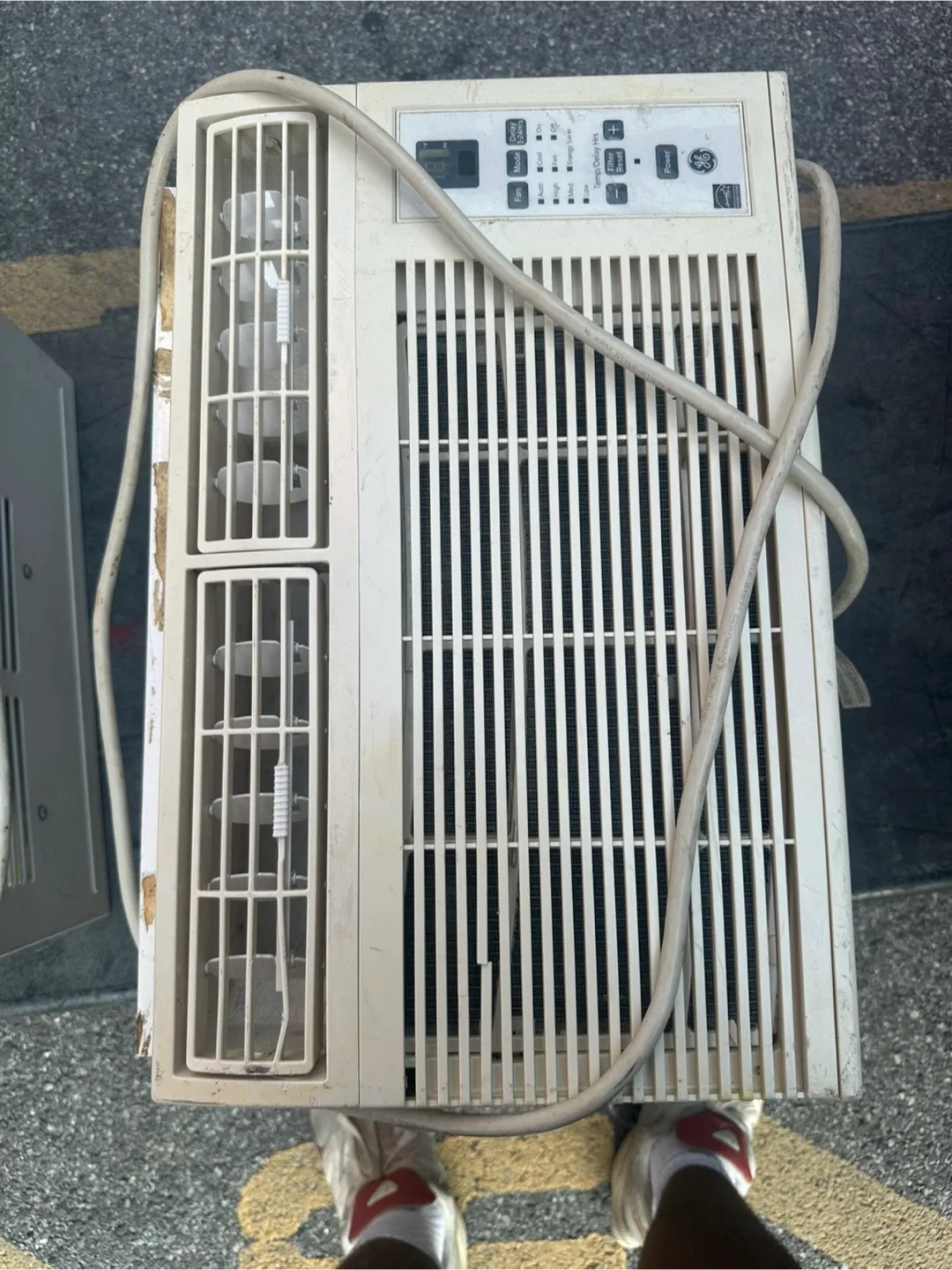 Used Window Air Conditioners - LG, Frigidaire, Danby, GE image indicator(6)