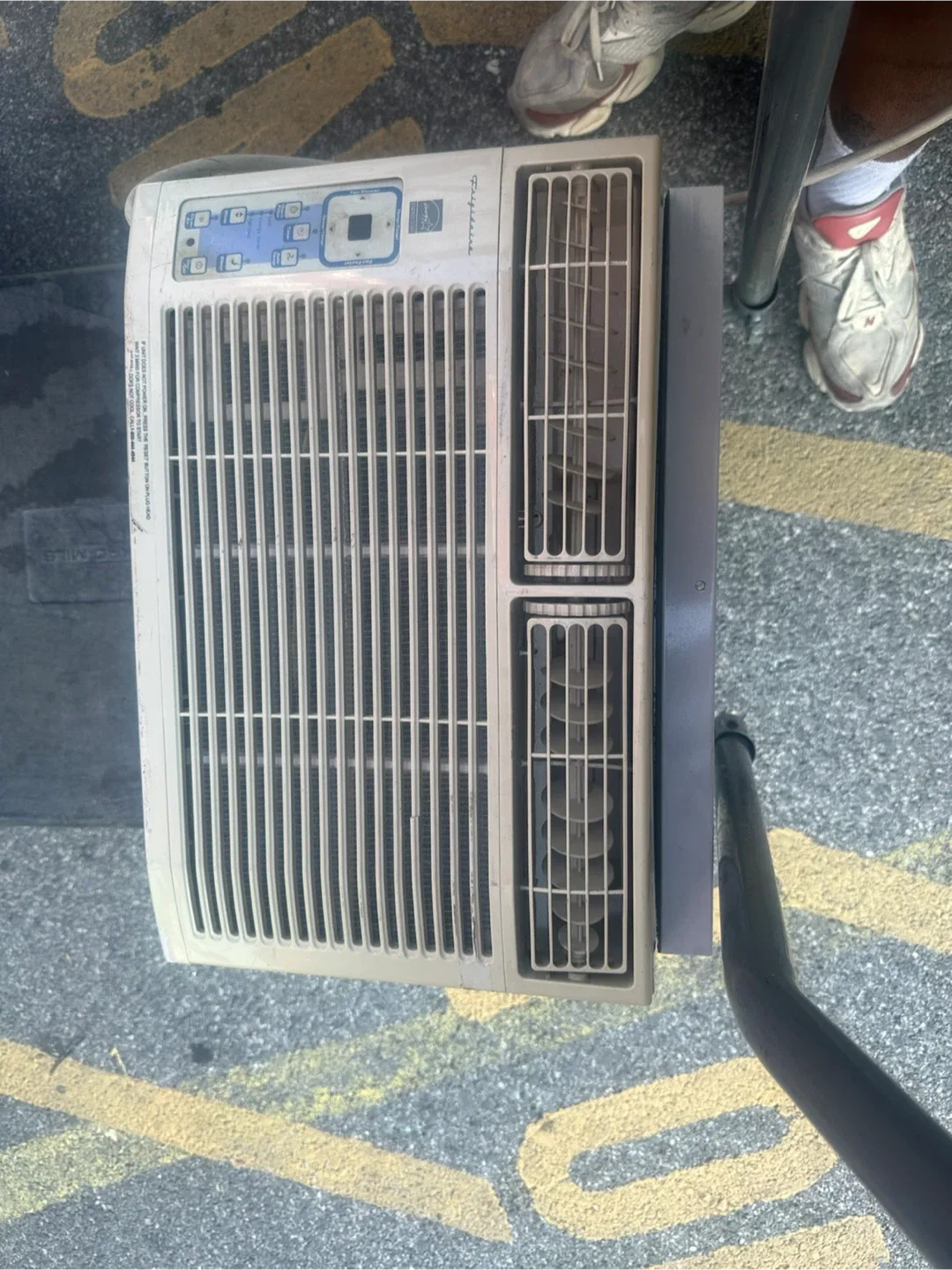 Used Window Air Conditioners - LG, Frigidaire, Danby, GE image indicator(10)