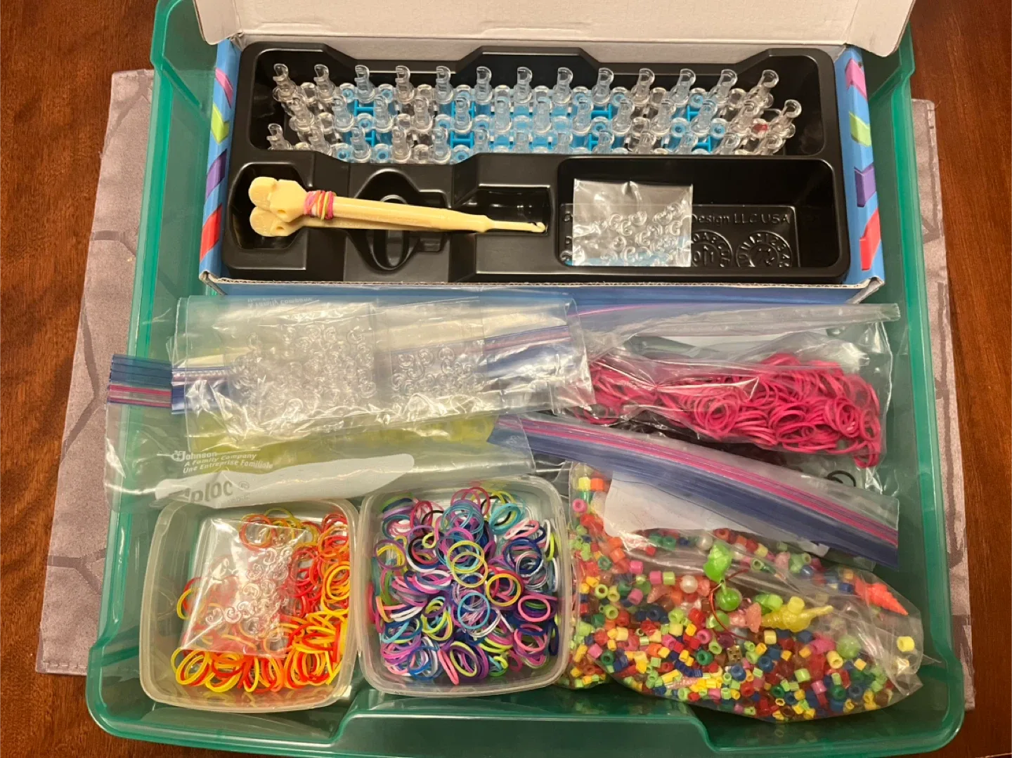 Rainbow Loom Rubber Band Crafting Kit image indicator(2)