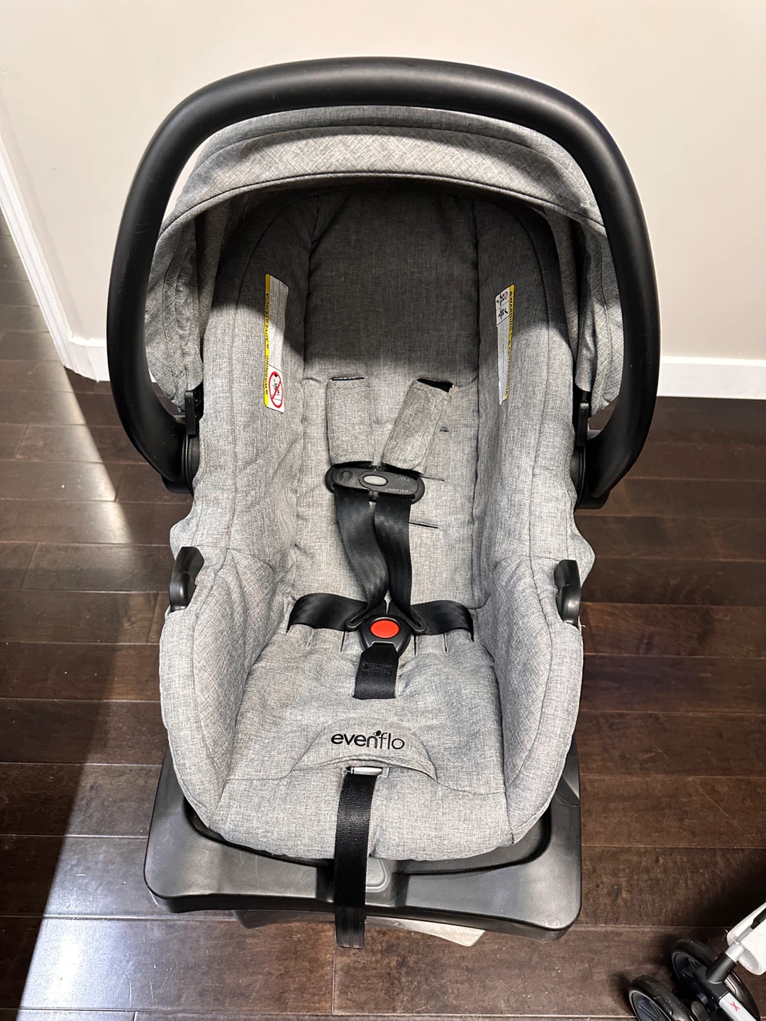 Evenflo LiteMax Infant Car Seat with base - photo 4