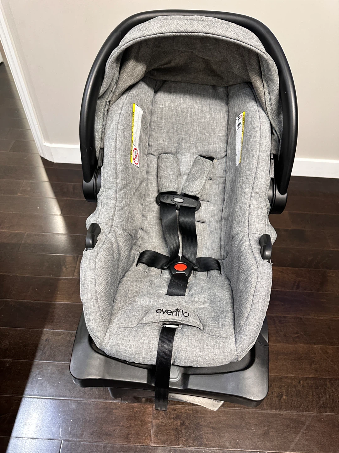Evenflo LiteMax Infant Car Seat with base - photo 3