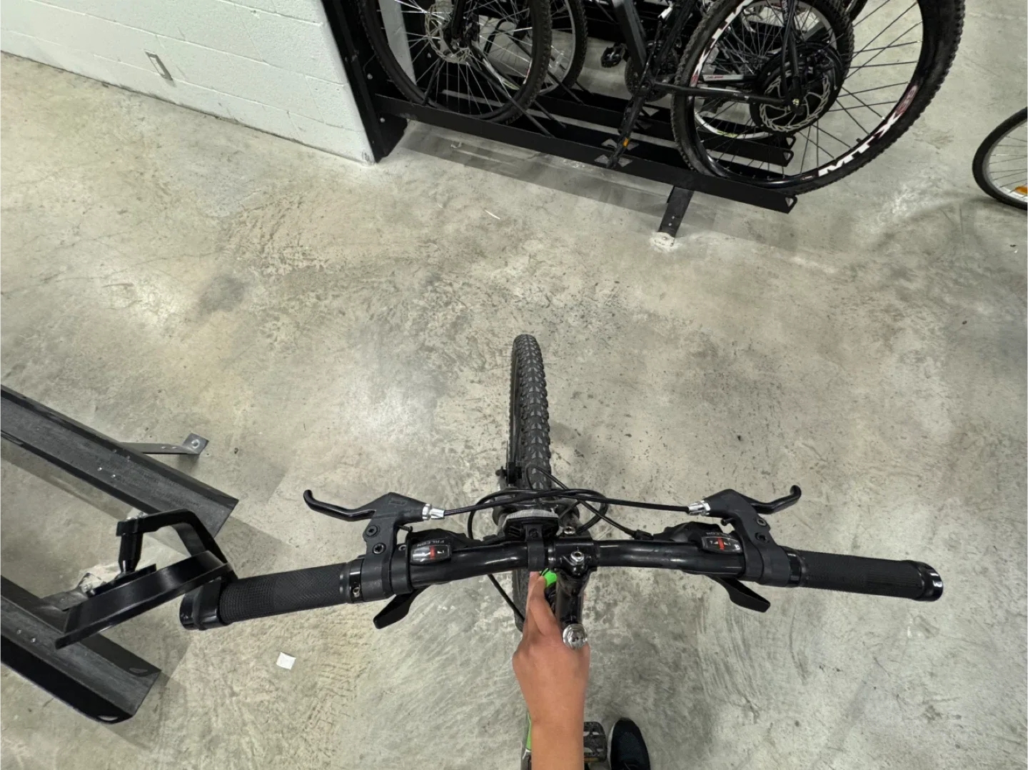 Hyper Viking Trail 27.5" Mountain Bike - CHECK DESCRIPTION image indicator(10)