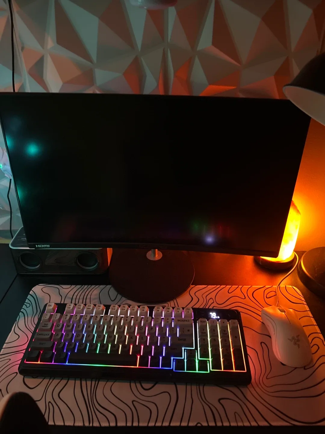 Huge gaming setup image indicator(2)