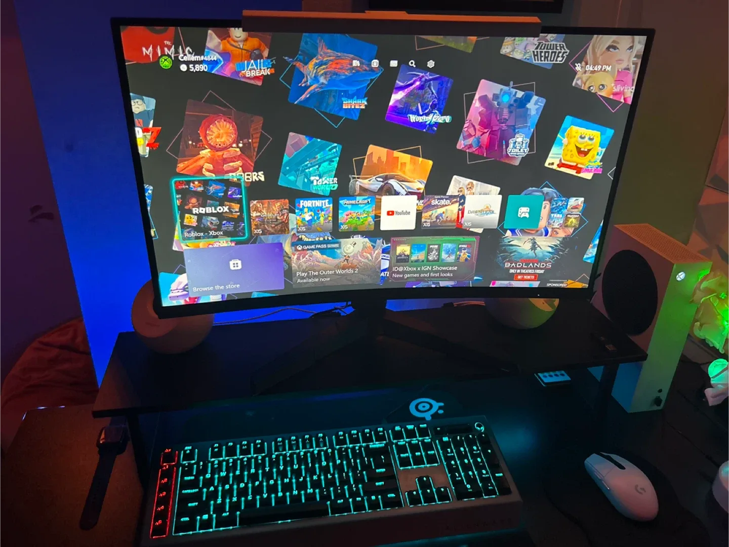 Huge gaming setup image indicator(4)