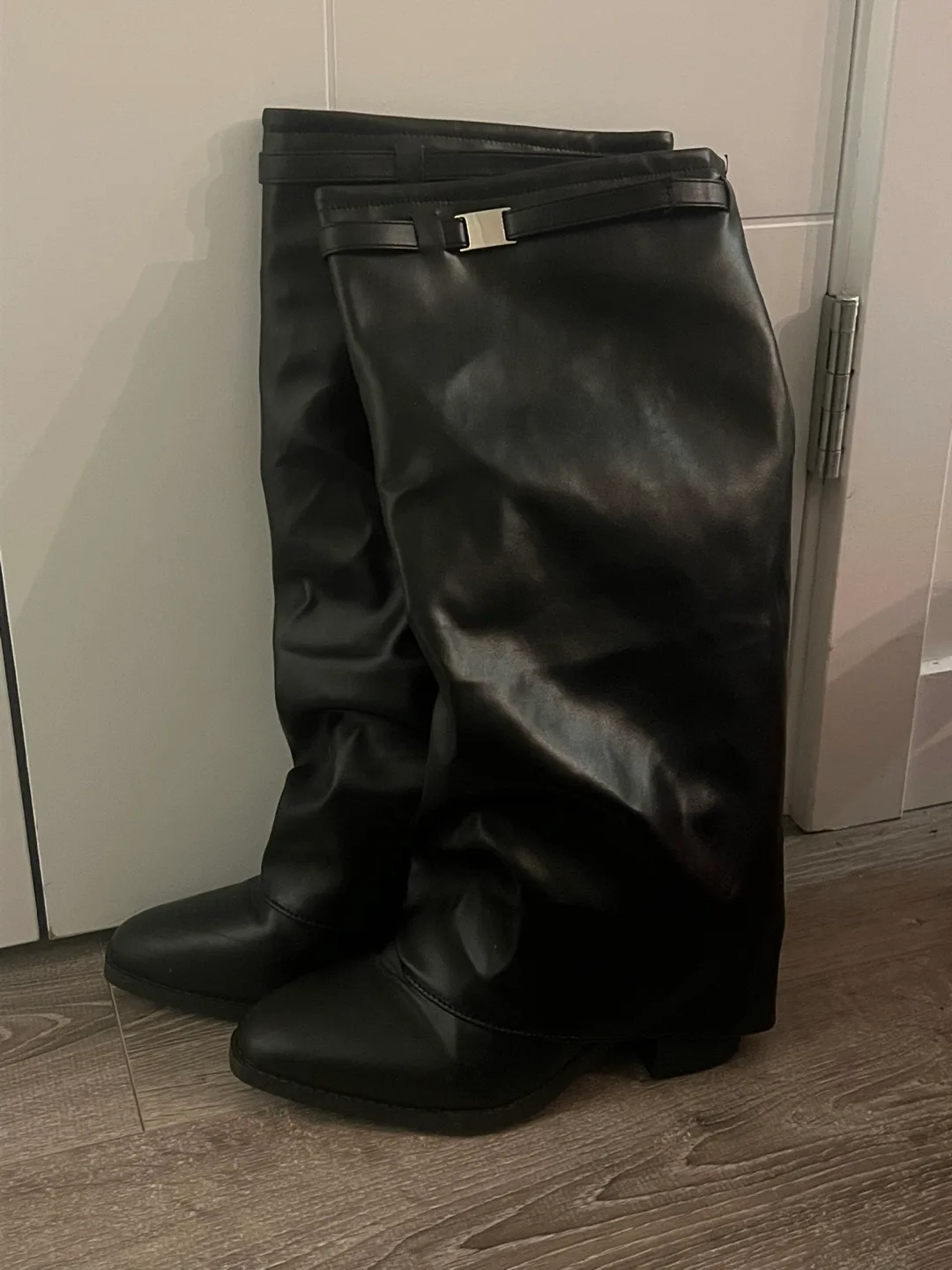 Black fold over boots image indicator(2)