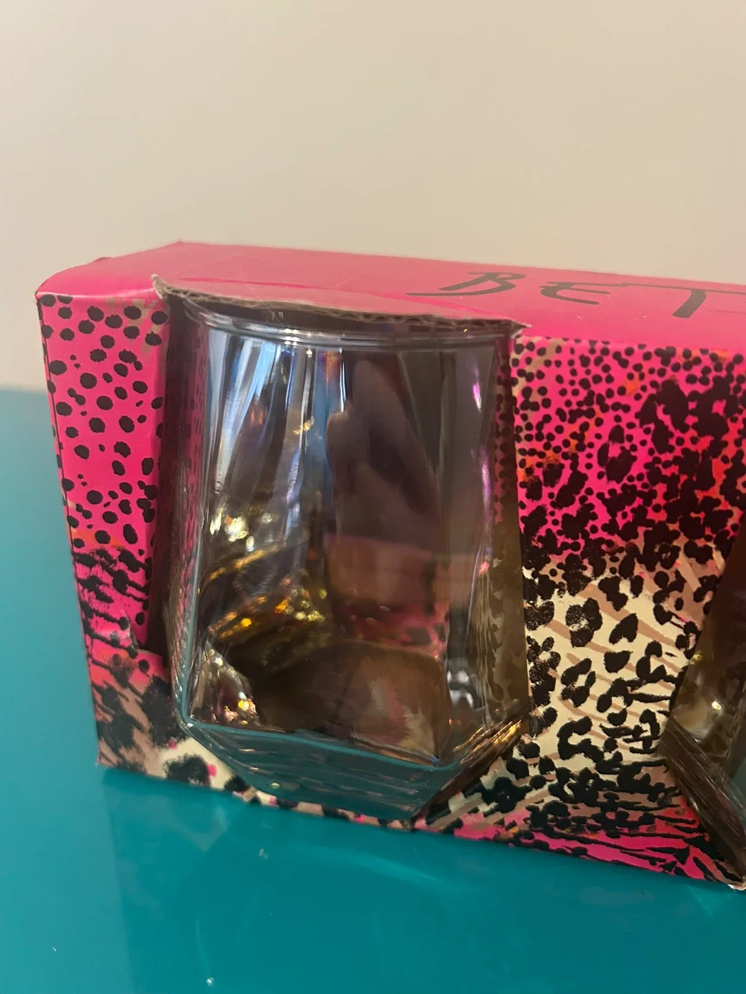 💖NEW Betsey Johnson 4-Piece Iridescent Glass Set image indicator(2)