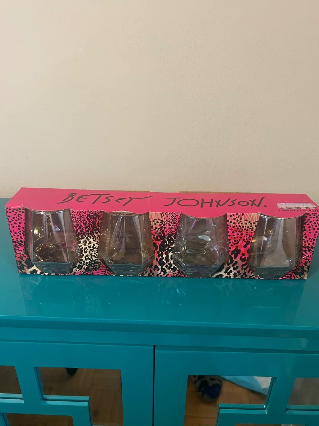 NEW Betsey Johnson 4-Piece Iridescent Whiskey Glass Set