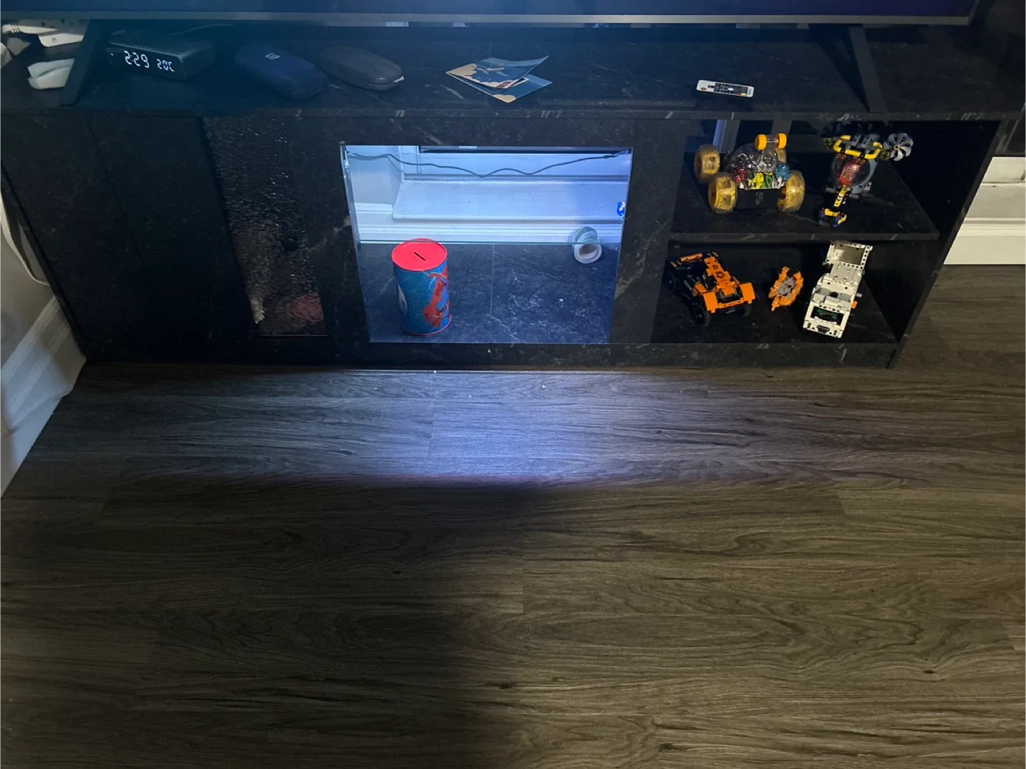 75 inch almost new tv cabinet image indicator(2)