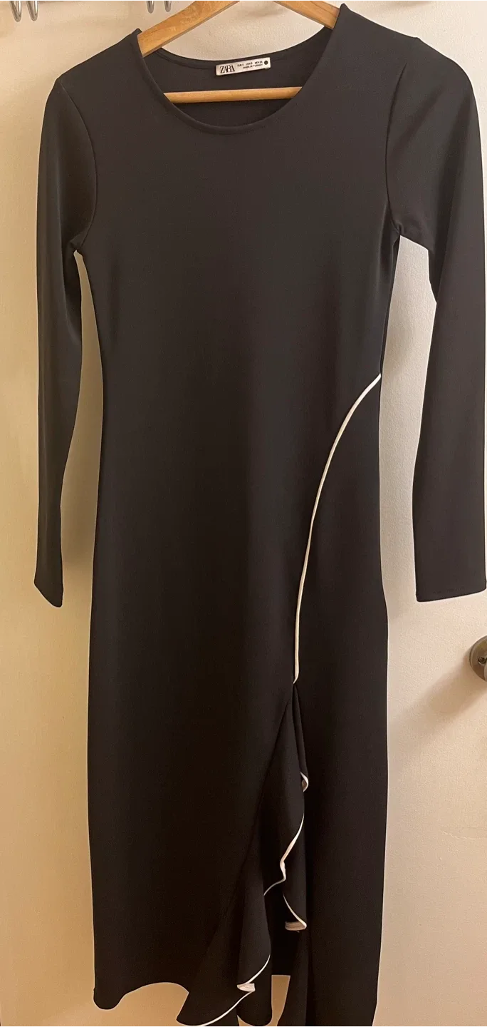 Zara Black Dress - Chic & Elegant image indicator(3)