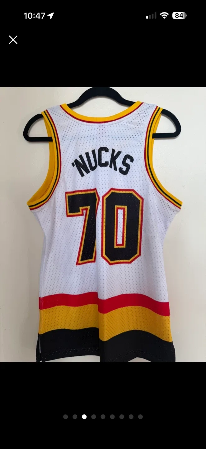 Mitchell & Ness Vancouver Canucks "Flying V" Tank Top (Small) image indicator(3)