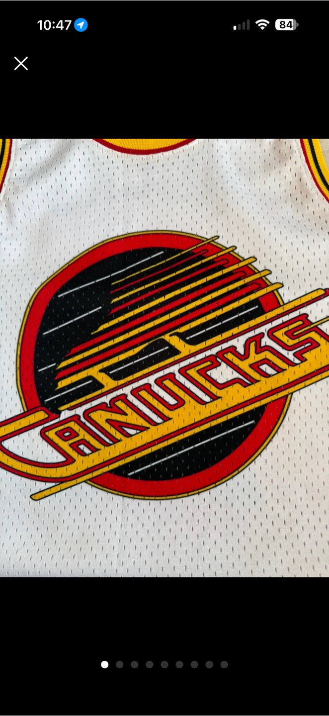 Mitchell & Ness Vancouver Canucks "Flying V" Tank Top (Small)