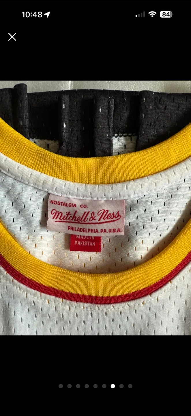 Mitchell & Ness Vancouver Canucks "Flying V" Tank Top (Small) image indicator(7)