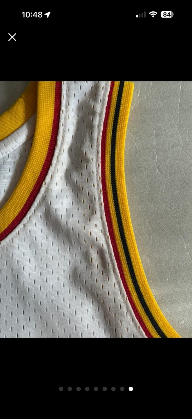 Mitchell & Ness Vancouver Canucks "Flying V" Tank Top (Small) image indicator(9)