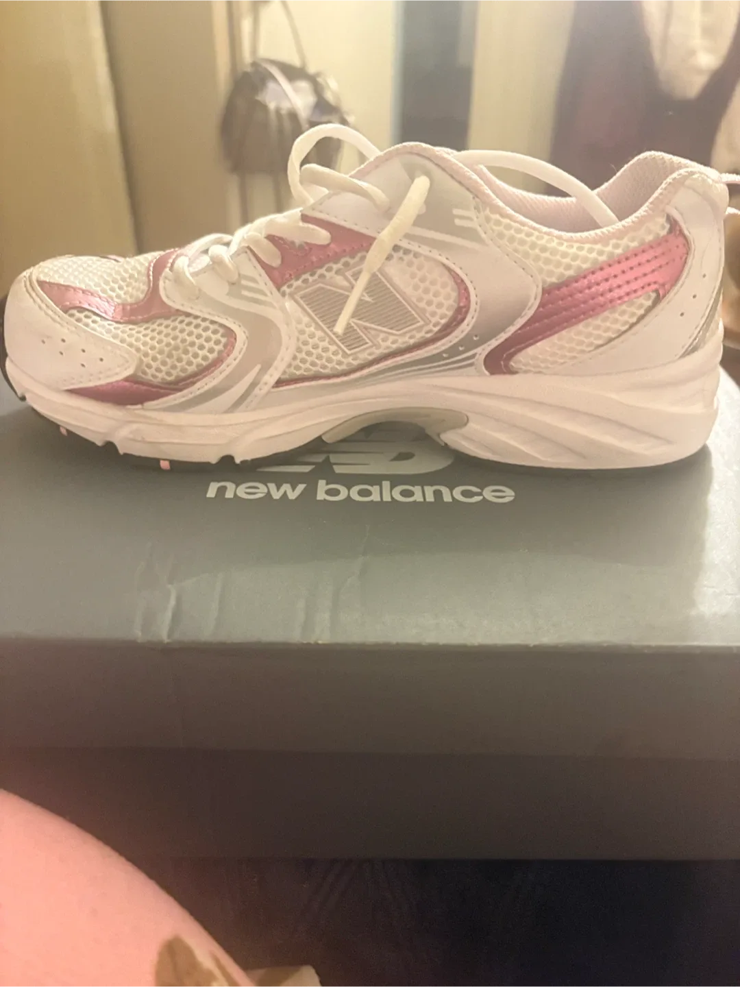 New Balance 530 Sneakers - White & Pink