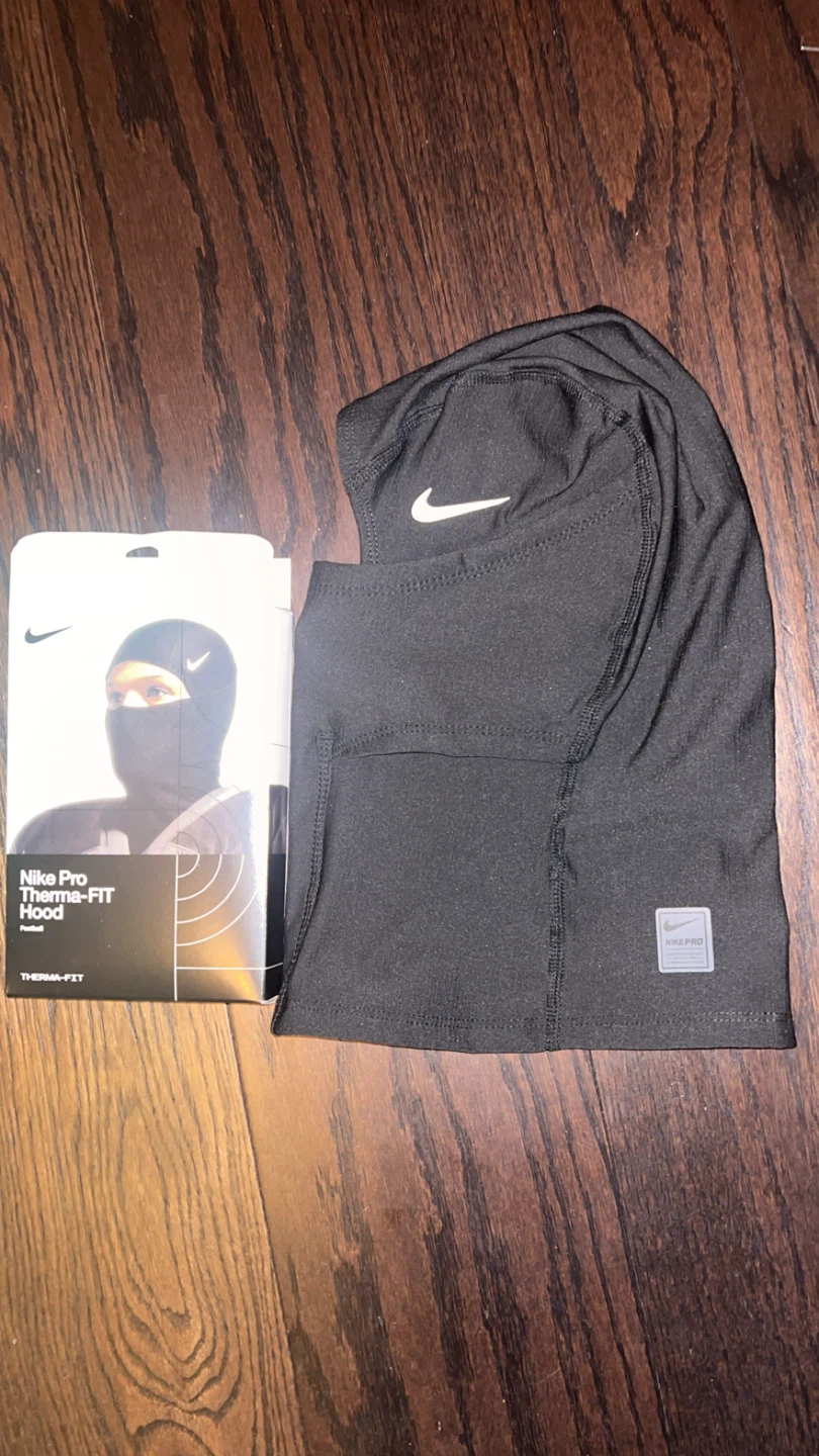 Nike Pro Therma-FIT Hood