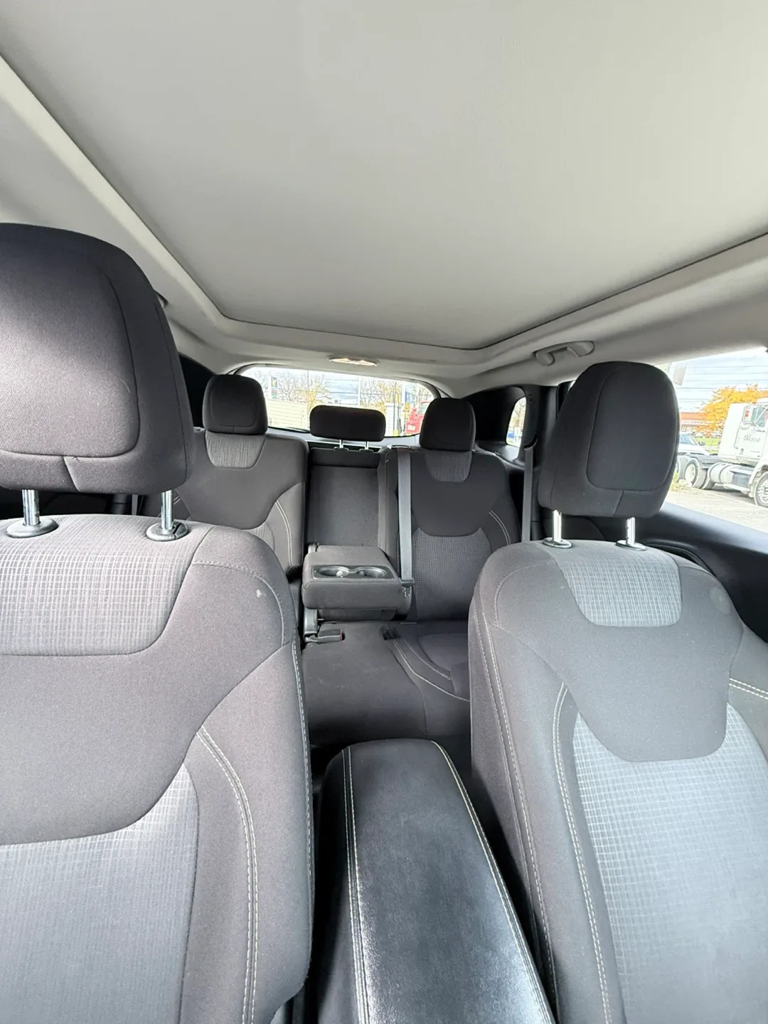 2017 Black Jeep Cherokee image indicator(4)